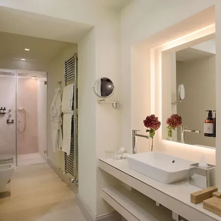 Отель Nh Collection Palazzo 5*